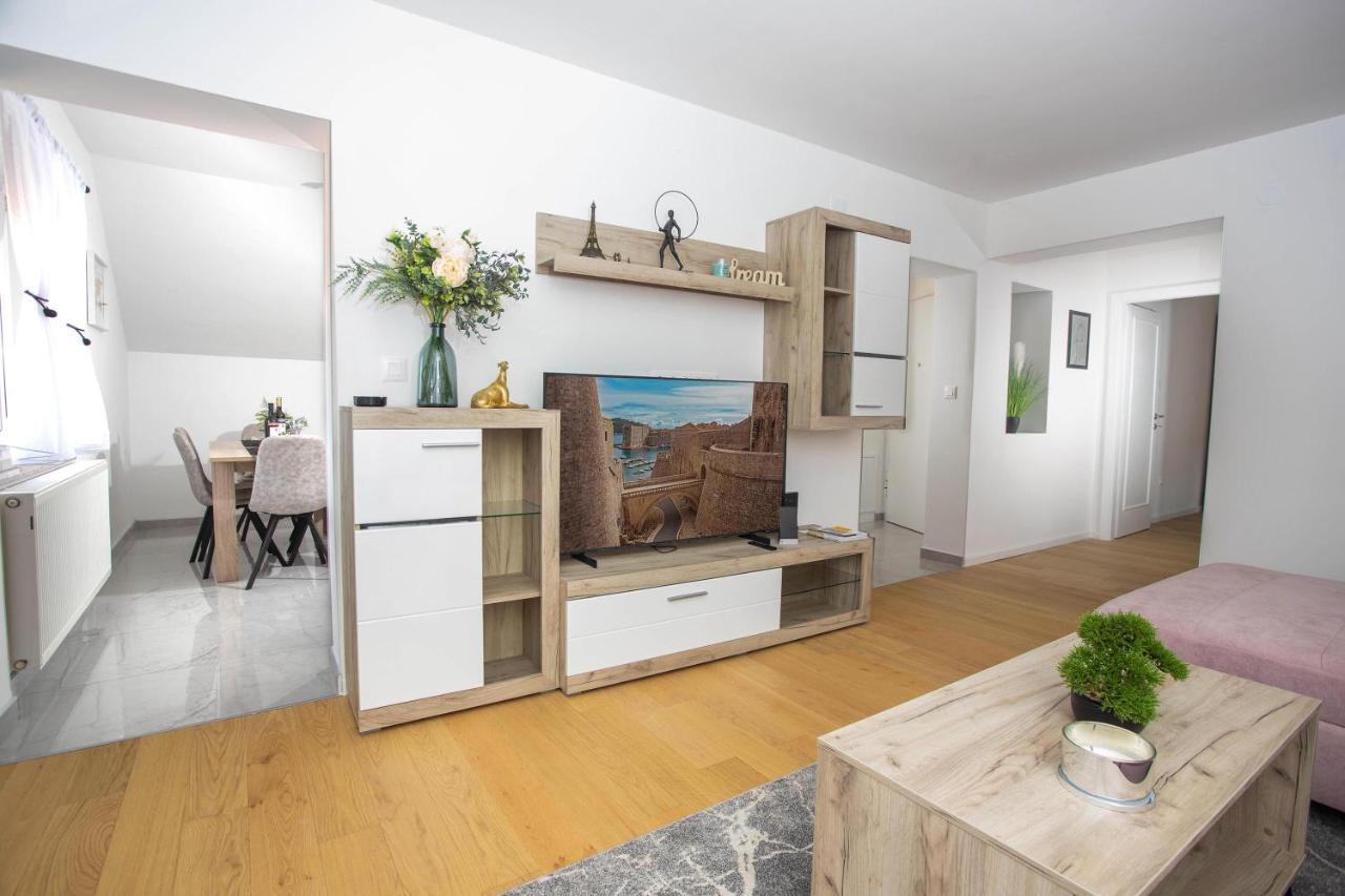 Andrea Apartment *